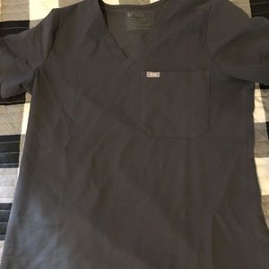 Figs Catarina Scrub Top in Charcoal